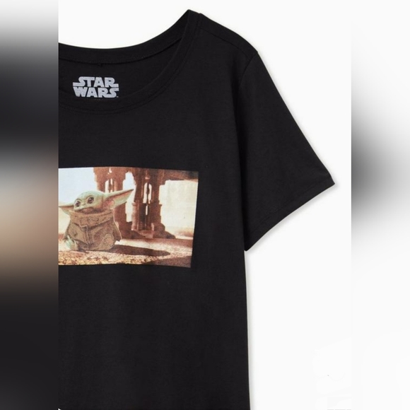 TORRID Star Wars Baby Yoda The Child Black Crew Tee! NWT! - Picture 3 of 7